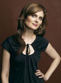   (Emily Deschanel)